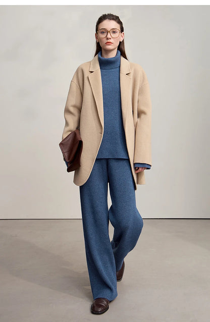Damen-Set aus Rollkragenpullover und weiter Hose, blau, mit langem Ärmel
