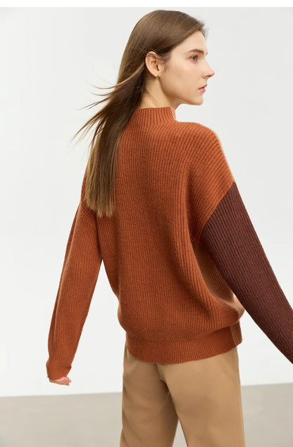 Kupferbrauner Strickpullover mit Rundhalsausschnitt, lange Ärmel, gerippter Saum, seitliche Ansicht