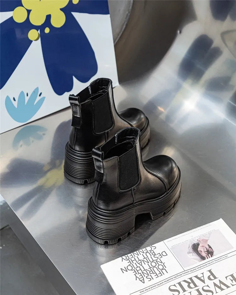 Schwarze Chelsea-Boots aus Leder mit Elastikeinsatz und dicker Plateausohle