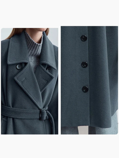 Damen langer Mantel im minimalistischen Retro-Stil mit Gürtel und Revers
