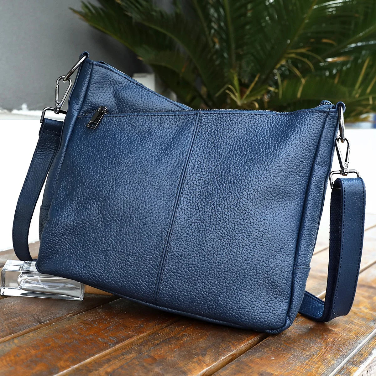 Damen-Schultertasche aus Leder schwarz großzügige Kapazität mit Reißverschluss Innenfach Alltagsbegleiter