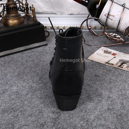 Schwarze Herren-Leder-Stiefelette mit Schnürung, Rückansicht und blockigem Absatz