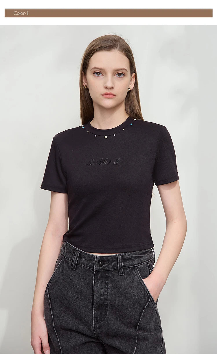 Damen Kurzarm T-Shirt im minimalistischen Design für den Sommer 2025