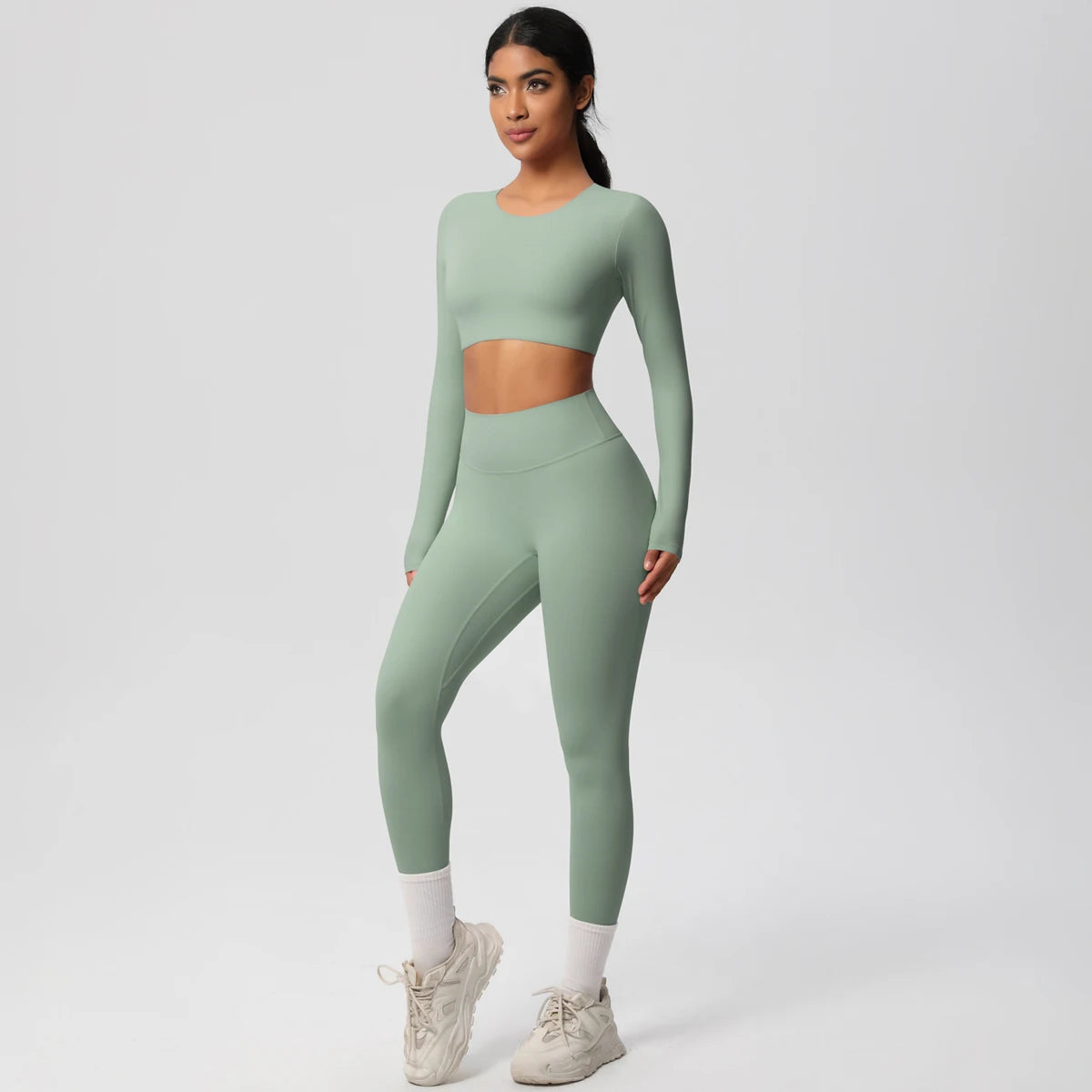 Yoga-Set aus langarmigem Crop-Top und Leggings, hellgrün