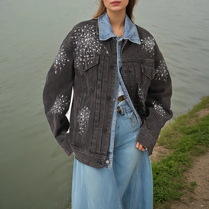 Elegantes Damenkleid mit hohlem Design, Perlenverzierung und hohem Kragen – Langarm-Patchwork mit Schlitz.