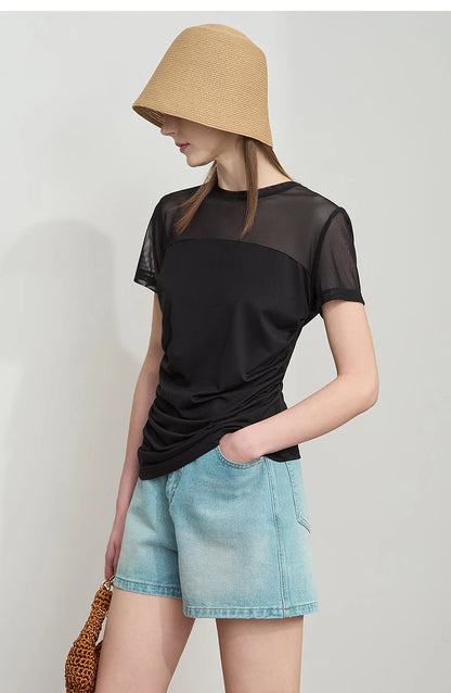 Damen T-Shirt im minimalistischen Sommerstil mit Rundhalsausschnitt und figurformendem Schnitt