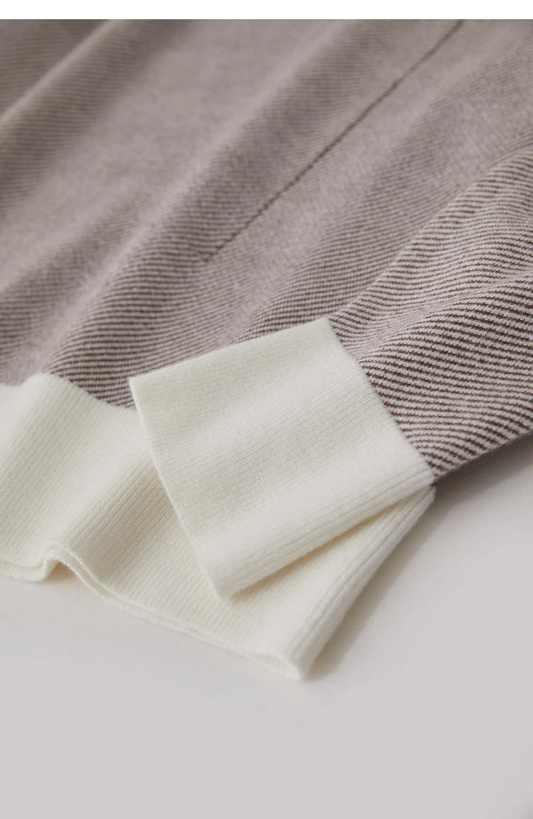 Detailansicht: weiße Rippbündchen und Saum unten am grauen Strickpullover