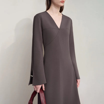 Komfortables Damen Strickkleid Mit V-Ausschnitt Und A-Linie