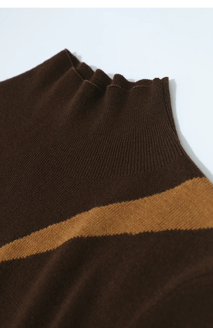 Damenpullover mit Stehkragen, braun, Detail der beigen Patchwork-Längslinie am Saum