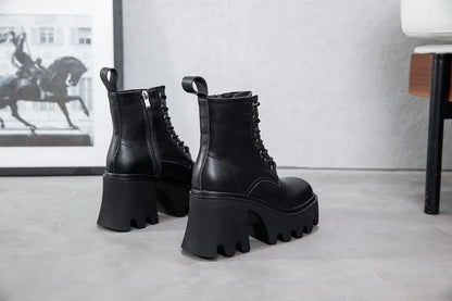 Schwarze Ankle-Booties mit Schnürung, eckiger Kappe und Plateau-Blockabsatz, Lederoptik