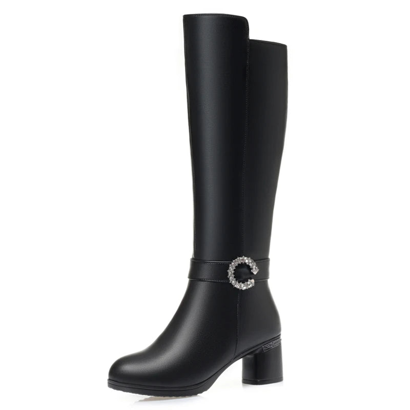 AIYUQI Stiefel schwarz, kniehoch, Blockabsatz, Zier-C am Schaft, schmale Silhouette