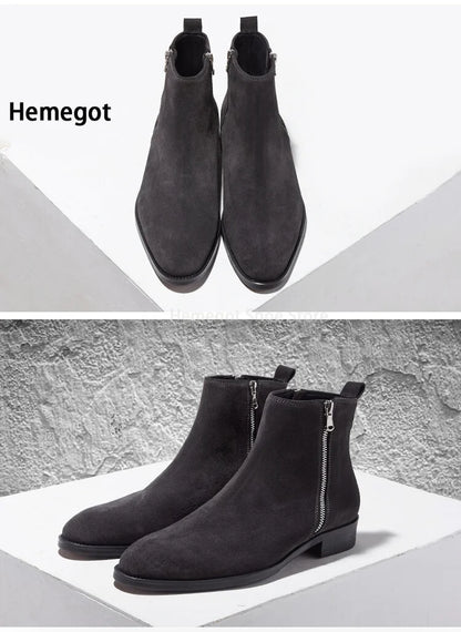 Schwarze Wildleder-Chelsea-Boots mit seitlichem Reißverschluss, zwei Ansichten