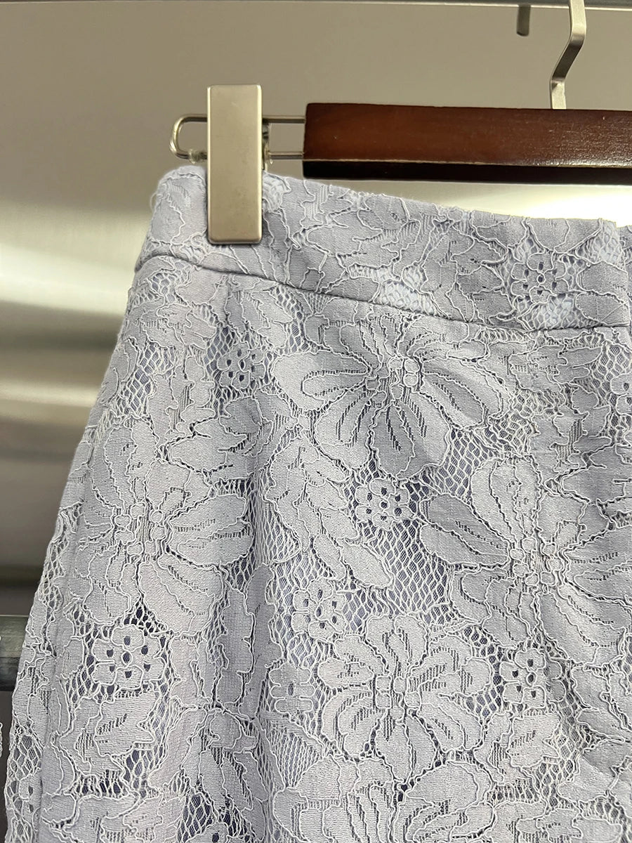 Schulterfreies ärmelloses Damenkleid mit 3D-Blumen und Patchwork-Design – figurbetont und modisch mit Reißverschluss.