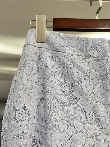 Schulterfreies ärmelloses Damenkleid mit 3D-Blumen und Patchwork-Design – figurbetont und modisch mit Reißverschluss.