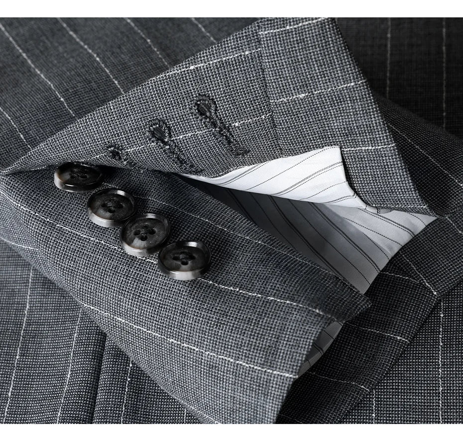 Eleganter Herrenanzug aus 67% Wolle: Grauer Nadelstreifen, Einreiher, Business & Hochzeit, Slim Fit