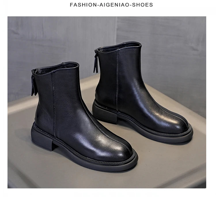 Schwarze Damen-Kurzstiefel mit breiter Sohle, schlankem Schaft und seitlichen Zugbändern