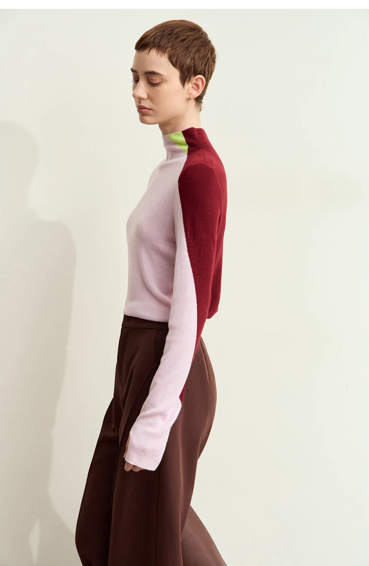 Damenpullover mit Stehkragen, Rosa mit Kontrastseite und Ärmel in Dunkelrot