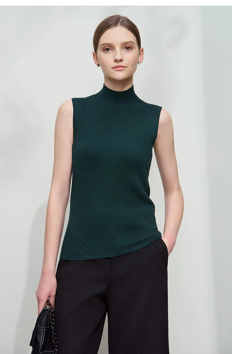 Ärmelloser Pullover mit Stehkragen, dunkelgrün, figurbetont