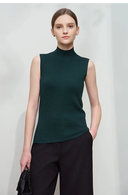 Ärmelloser Pullover mit Stehkragen, dunkelgrün, figurbetont
