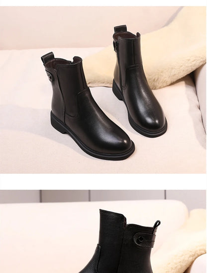 Schwarze Stiefeletten mit breitem Schaft, flachem Absatz und Reißverschluss-Optik seitlich