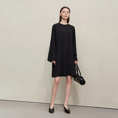 Elegantes Damen Midikleid Mit Glockenärmeln Und Perlenbesatz