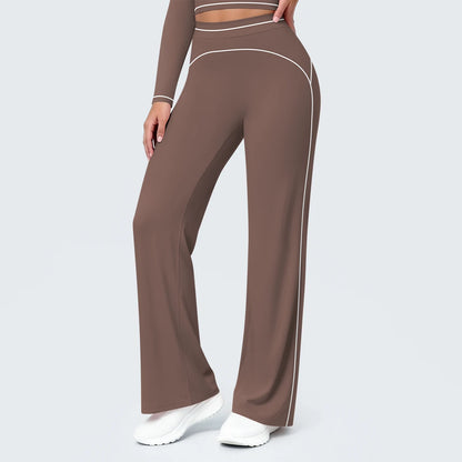 Braune Yoga-Hose für Damen mit weitem Bein und weißen Kontrastnähten