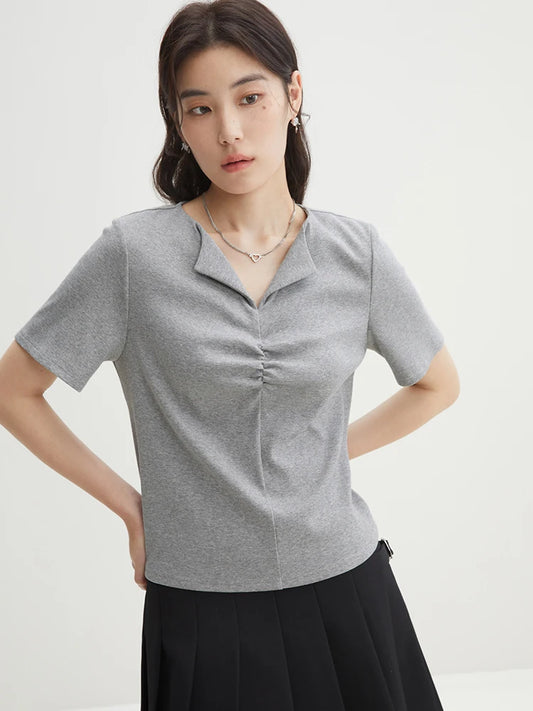 Einfaches Damen-Stricktop mit großem U-Ausschnitt – vielseitig und modisch