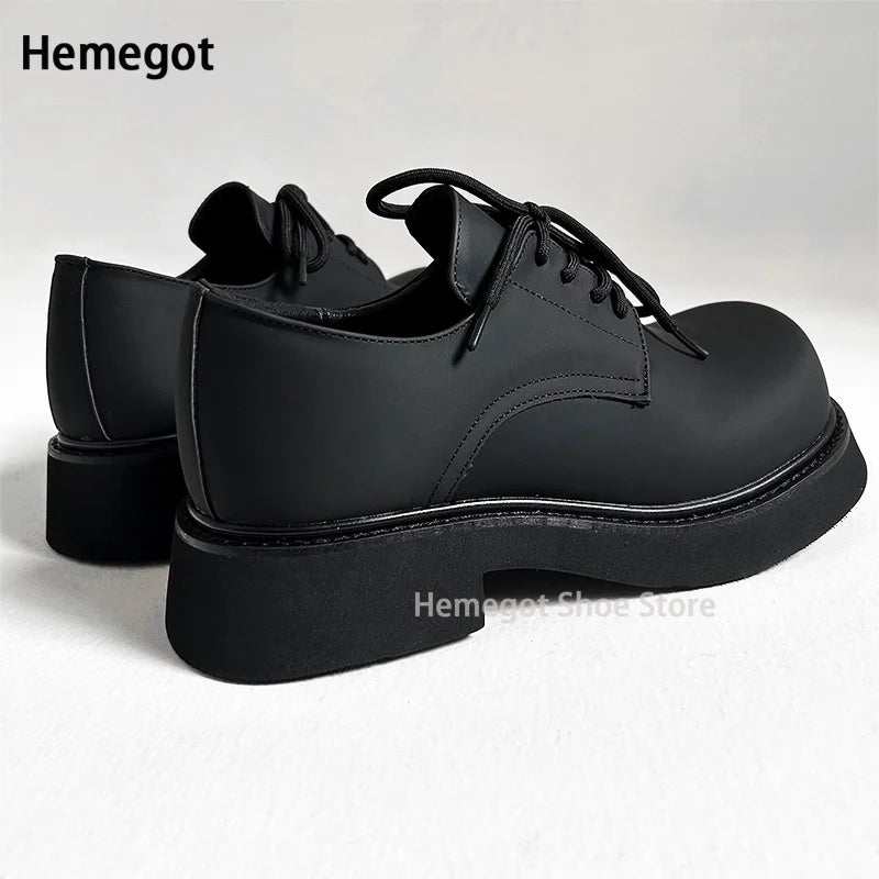 Herren-Derby-Schuhe, schwarze Lederoptik, Schnürung, dicke Profilsohle