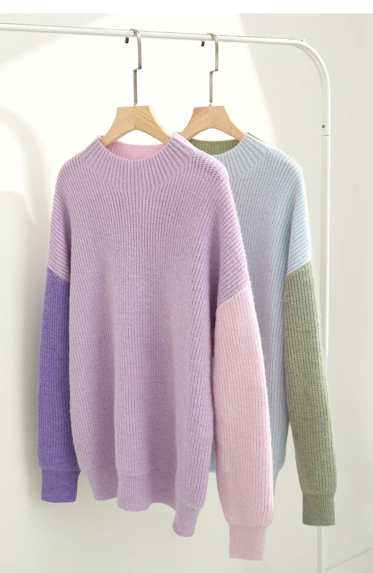 Pullover im Layer-Look auf Bügeln: lila, hellblau und grün