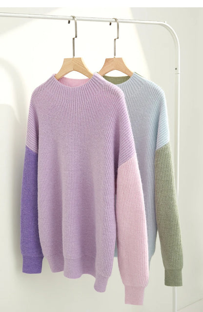 Pullover im Layer-Look auf Bügeln: lila, hellblau und grün