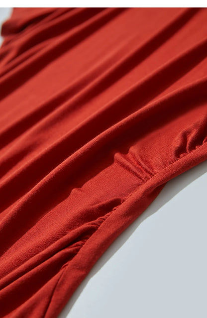 Damen Sommer-T-Shirt im minimalistischen Stil mit schmalem O-Ausschnitt und kurzen Ärmeln