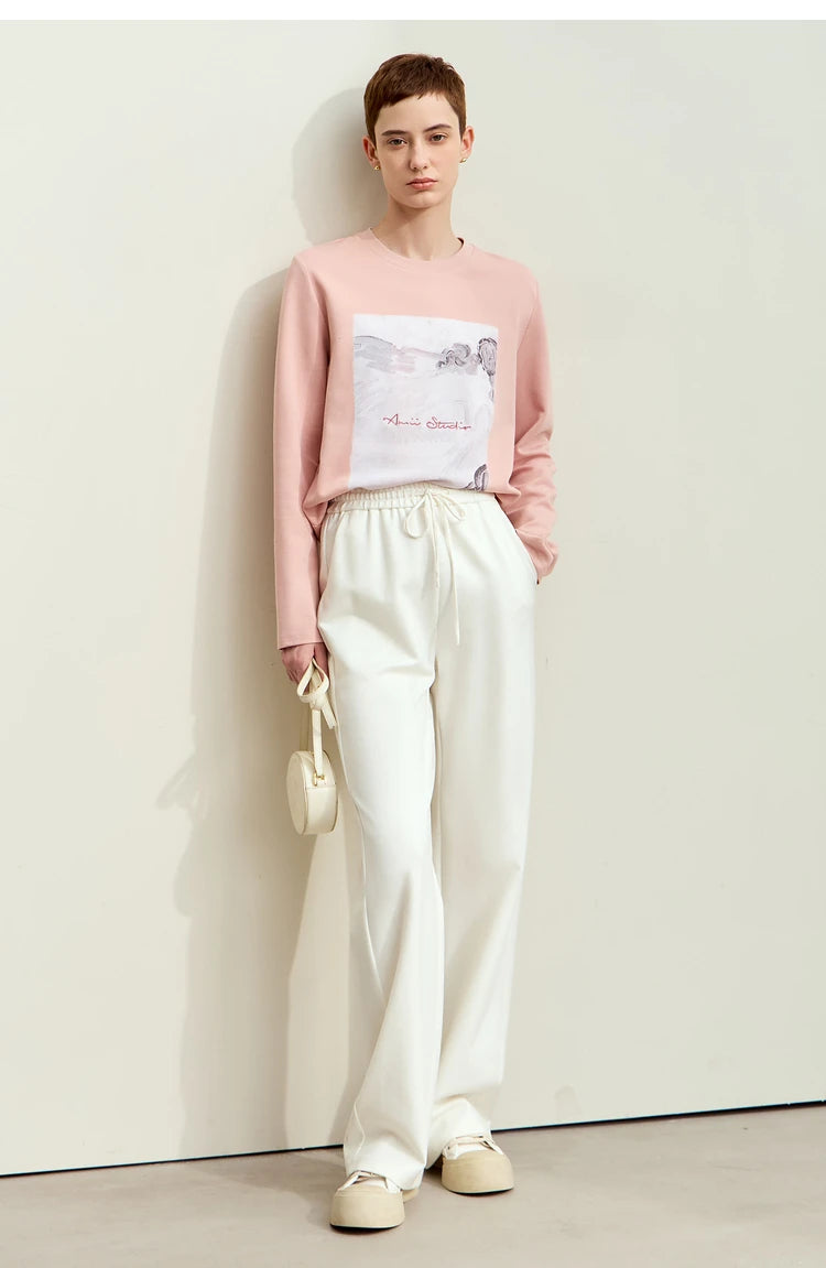 Damen T-Shirt im Minimalismus-Stil mit Kunstdruck und Stickerei für den Herbst
