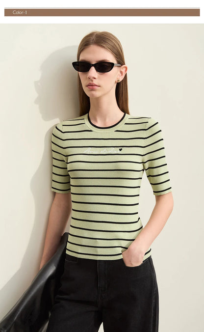 Damen gestreiftes Hemd mit Rundhals und schöner Stickerei für den Sommer