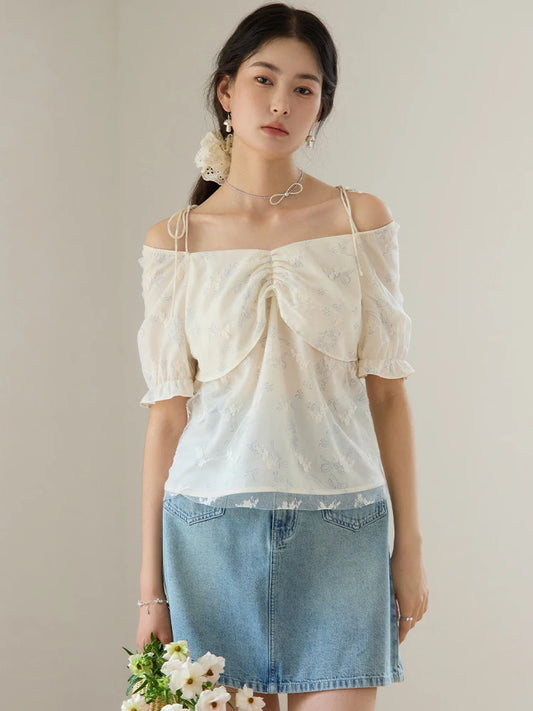 Rundhals-T-Shirt mit kurzen Ärmeln und Print – lockeres, figurbetontes Design für Damen im Sommer.