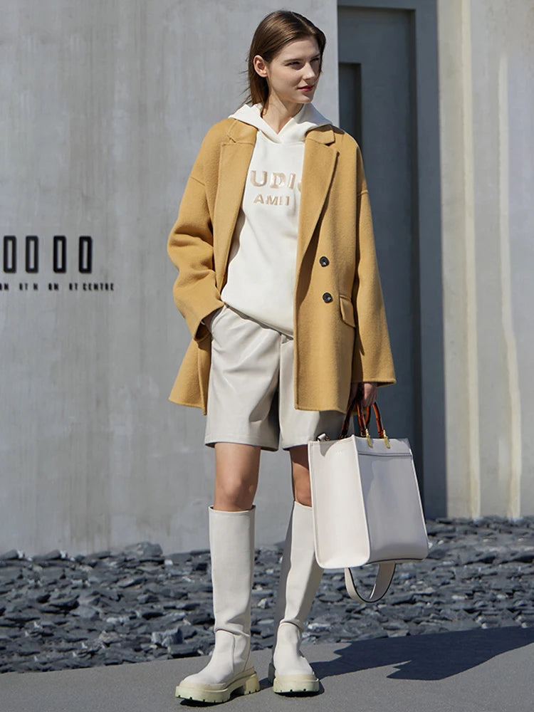 Damen Wollmantel im Minimalismus-Stil für den eleganten Wintereinsatz
