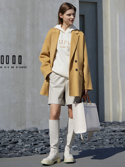 Damen Wollmantel im Minimalismus-Stil für den eleganten Wintereinsatz