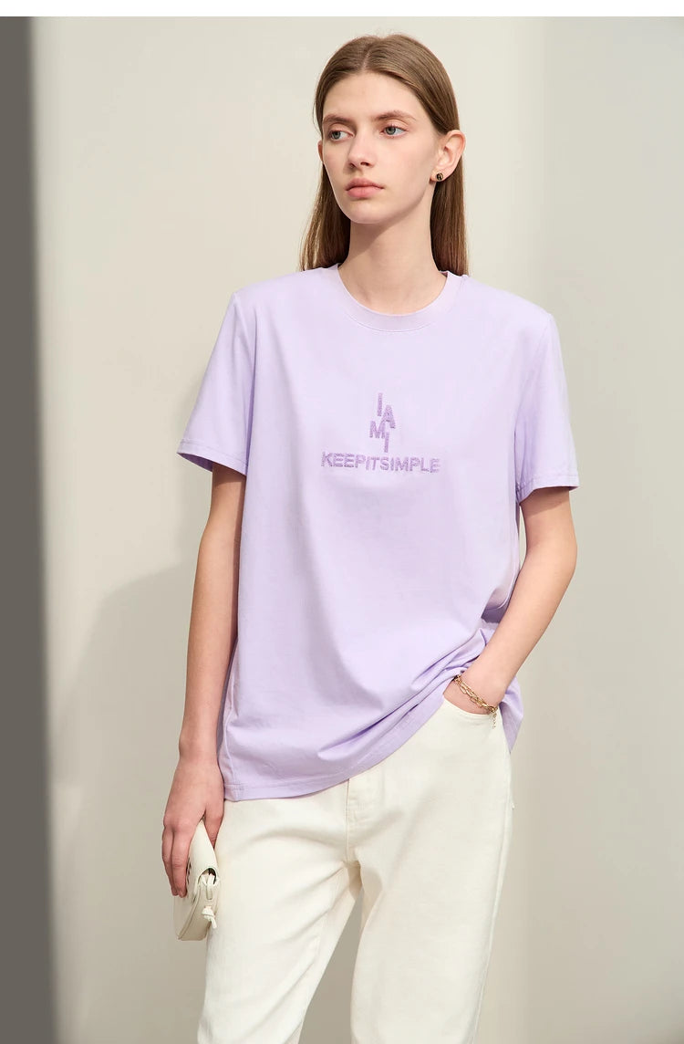 Damen T-Shirt im minimalistischen Stil mit modischer Stickerei und O-Ausschnitt