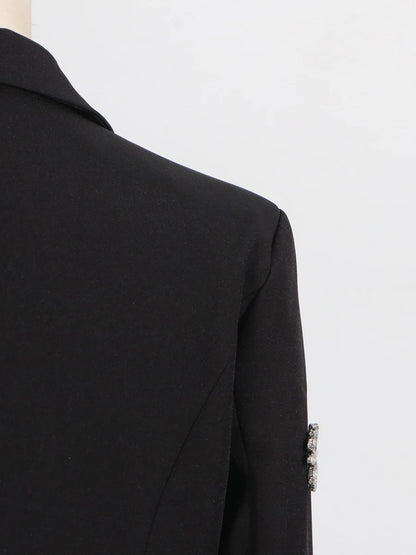 Ärmelloses Damen-Spitzenkleid mit Rundhalsausschnitt und Patchwork-Design – figurbetont und mit Hohldetails.