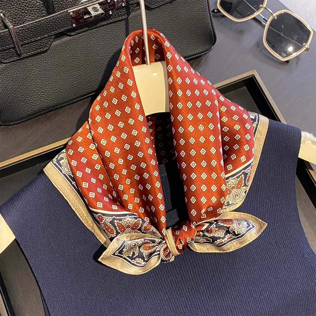 Damen Seidenschal quadratisch Blumenprint Luxus Halstuch Bandana 53cm