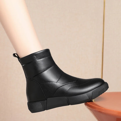 Schwarzer Knöchel-Schneestiefel für Damen, seitliche Naht, robuste Sohle mit Profil, stabiler Stand