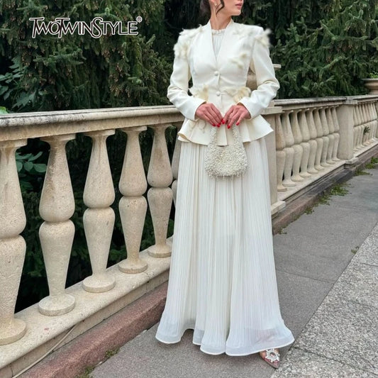 Elegantes Damenkleid mit quadratischem Ausschnitt, halblangen Ärmeln und Pailletten-Patchwork-Design – ideal für besondere Anlässe.