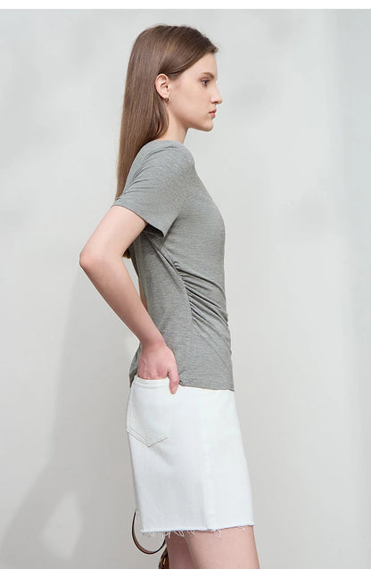 Damen Sommer-T-Shirt im minimalistischen Stil mit schmalem O-Ausschnitt und kurzen Ärmeln
