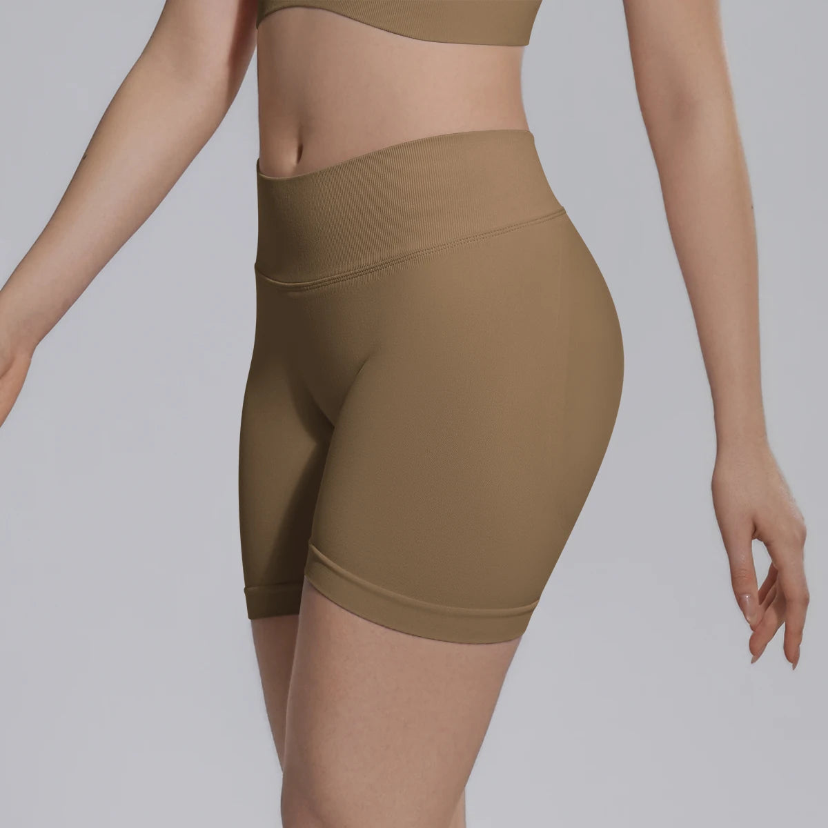 Nahtlose Yogashorts für Damen in Olivbraun, kurzer Schnitt, körpernah gearbeitet
