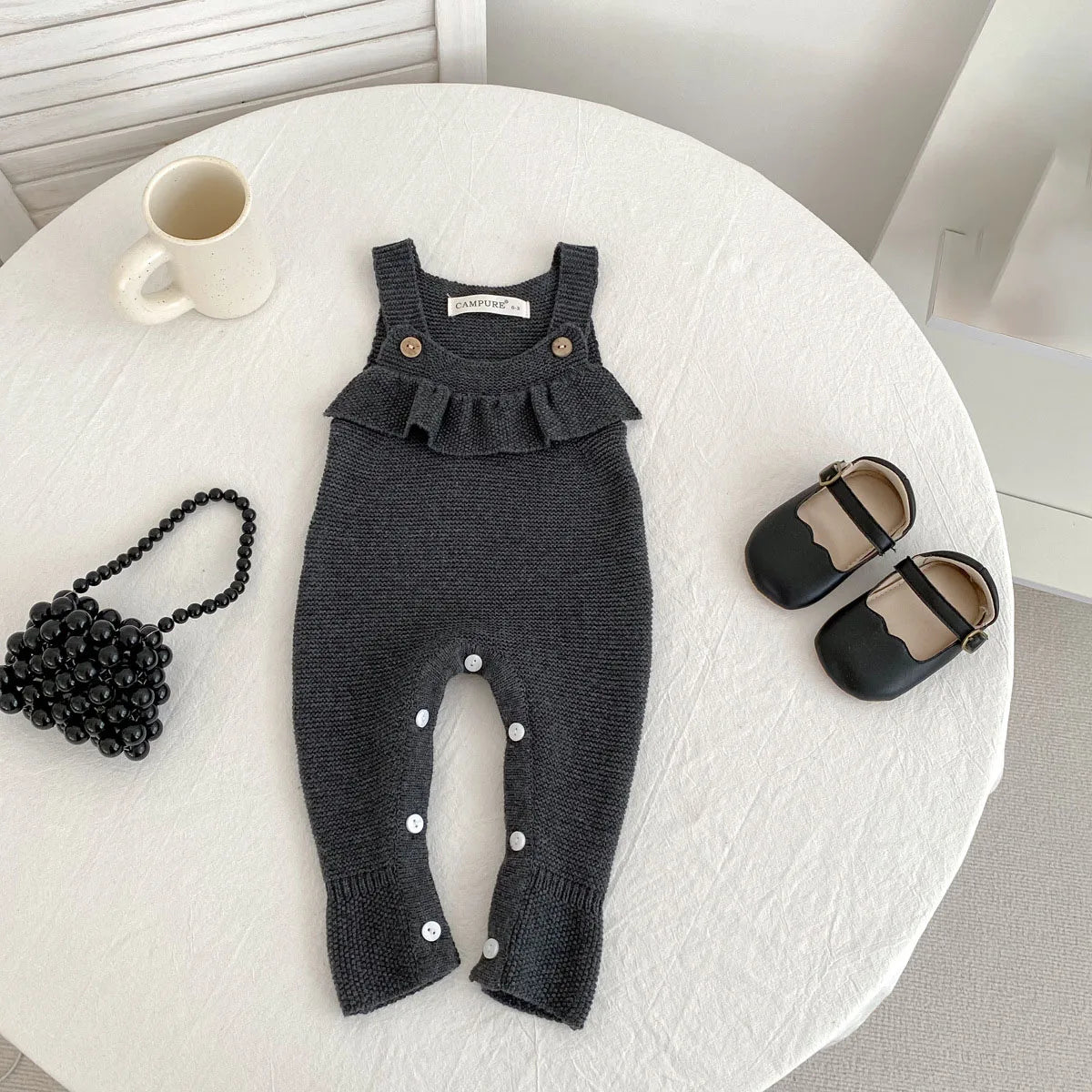Baby Strampler aus Strick mit Rüschen für Jungen und Mädchen
