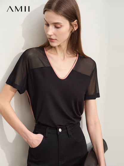 Damen T-Shirt im Minimalismus-Stil mit V-Ausschnitt und Kontrastnähten