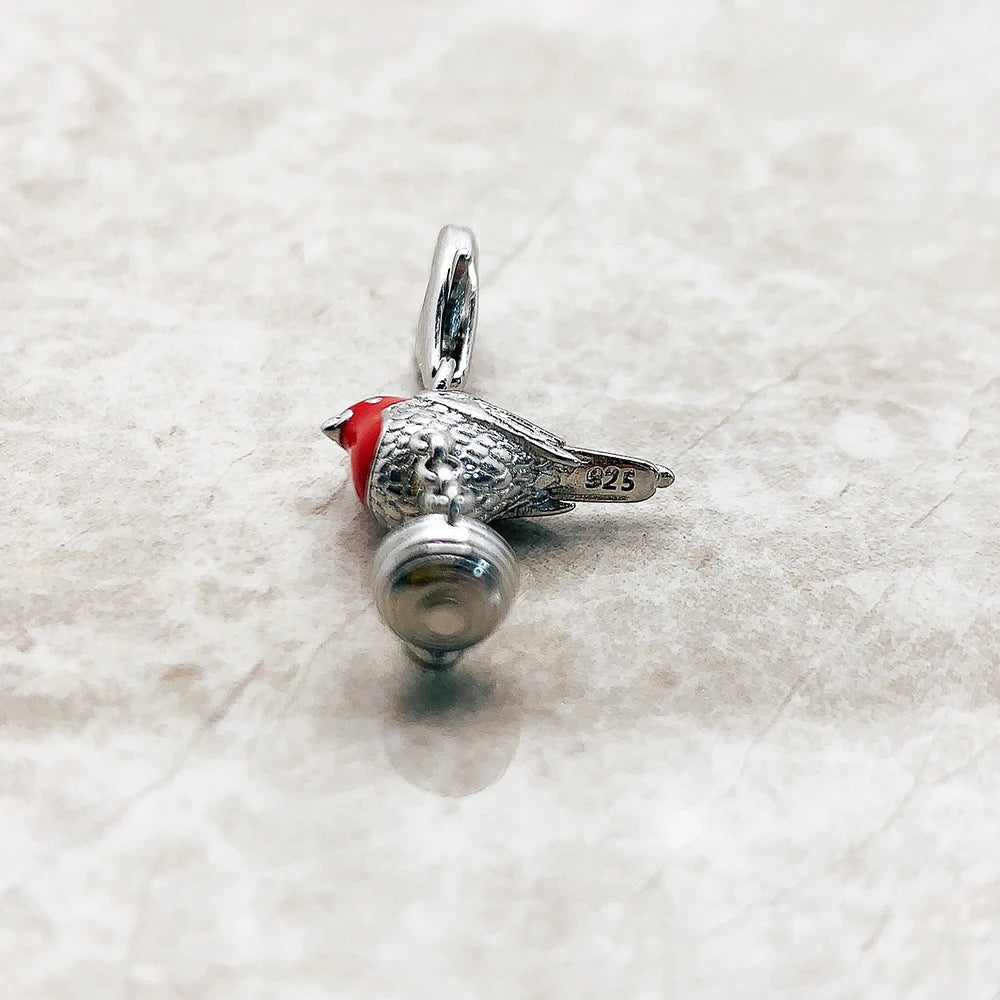 Vogel-Anhänger aus 925er Sterlingsilber mit rotem Flügel und runder Öse