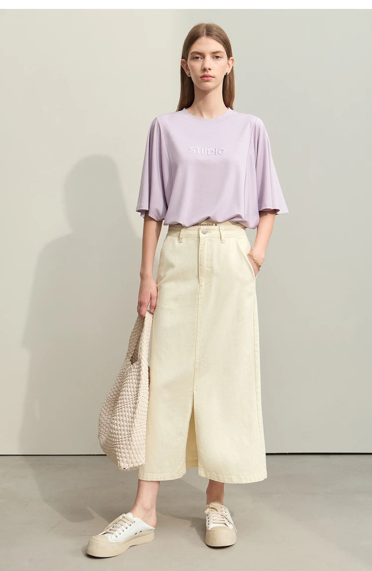 Damen T-Shirt mit elastischen Flare-Ärmeln und Perlen-Stickerei im minimalistischen Stil