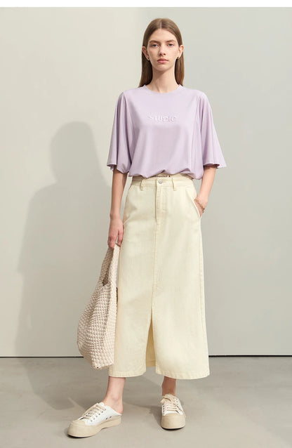 Damen T-Shirt mit elastischen Flare-Ärmeln und Perlen-Stickerei im minimalistischen Stil