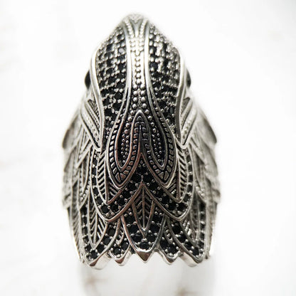 Falkenring aus 925er Sterlingsilber mit filigranen Gravuren und dunkler Innenfläche