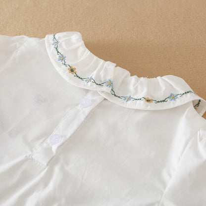 Langarm-Oberteil aus Baumwolle für Mädchen im Alter von 2–6 Jahren. Hübsche Kinderkleidung mit Rüschenkragen und lässigem Stil